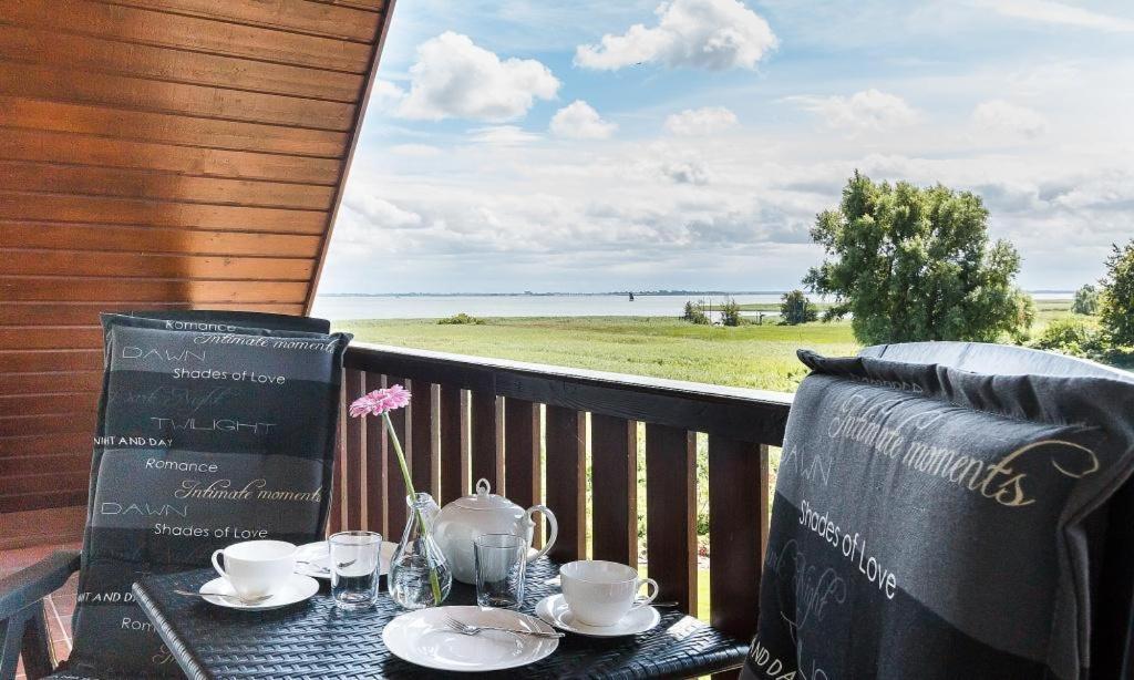 アーレンスホープHaus Am Bodden 03アパートメント エクステリア 写真